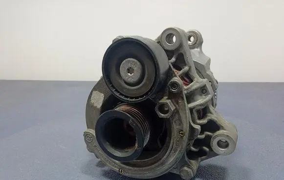 BMW X6 M Generator/alternator 8571358