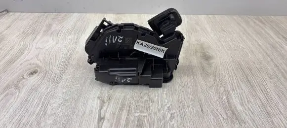 Volkswagen Touran III Rear door lock 5TA839015E