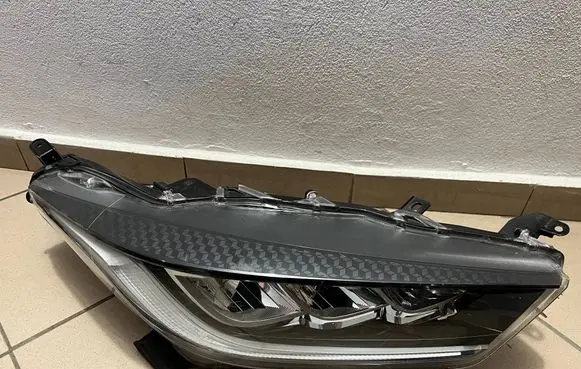 Toyota Yaris XP210 Headlight/headlamp YARISIV4FL