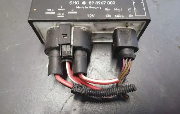 Volkswagen Golf IV Coolant fan relay 1J0919506M