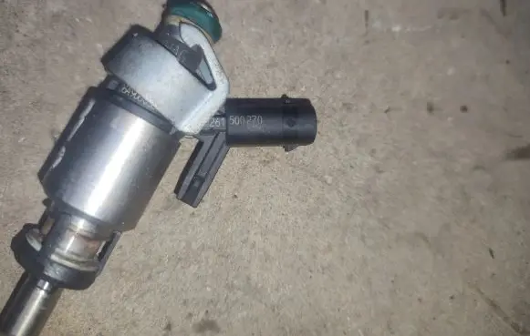 Volkswagen PASSAT B7 USA Fuel injector 06A906036F