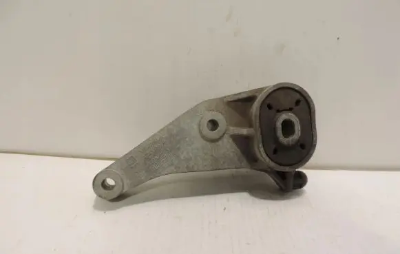 Opel Tigra B Engine mounting bracket