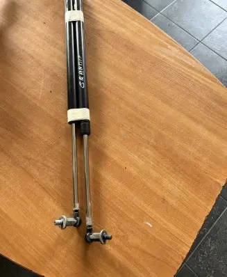 Mitsubishi Grandis Tailgate/trunk strut/damper