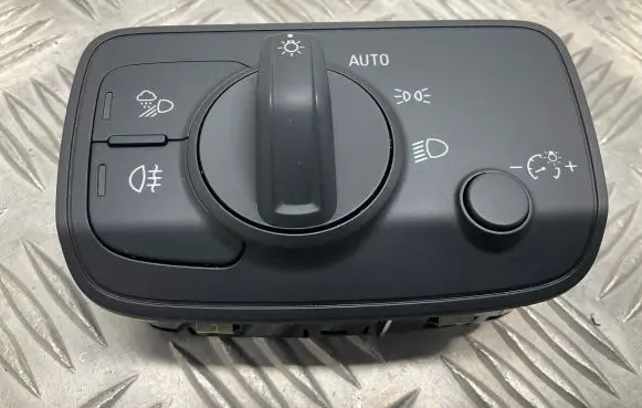 Audi Q2 - Light switch 8V0941531AQ