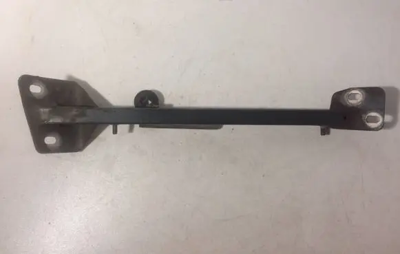 Audi A8 S8 D3 4E Fender mounting bracket 4E0805463F