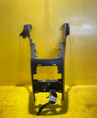 Chevrolet Captiva Centre console side trim front 