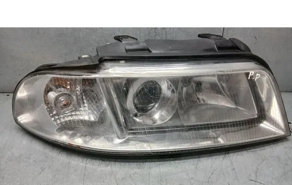 Audi A4 S4 B5 8D Front reflector 