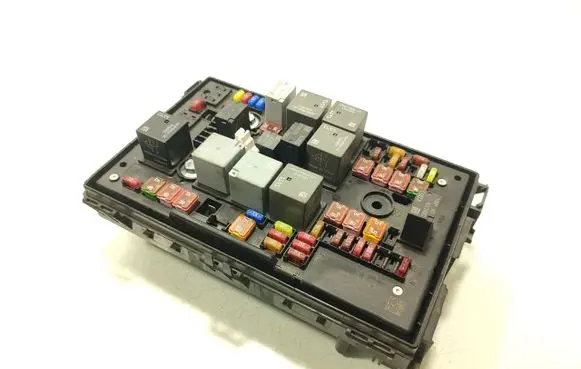 Opel Zafira C Fuse module 13449210 1110224AB