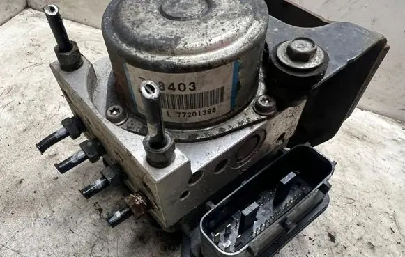 Nissan X-Trail T31 ABS Pump 77201398