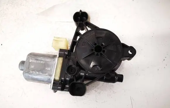 Volkswagen Golf VII Front door window regulator motor 5Q0959802 5Q0959802B