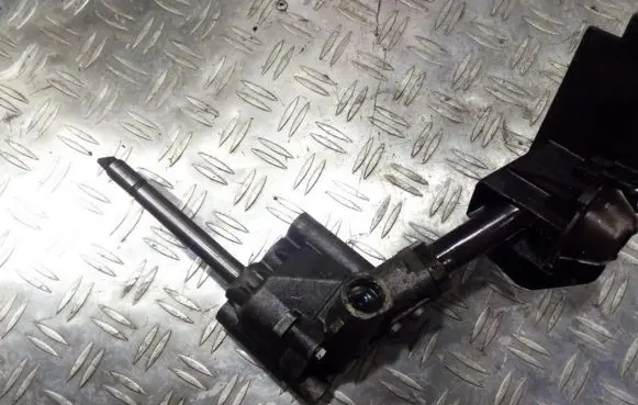 Volkswagen Golf III Oil pump 026115153a