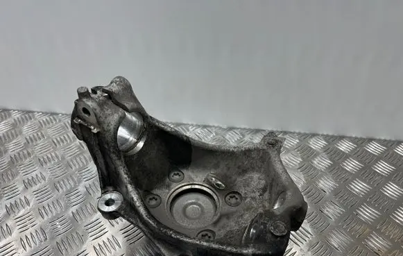 BMW i4 Front wheel hub 6893259