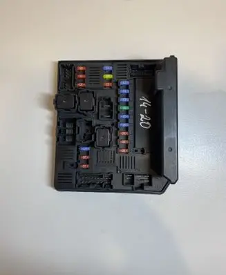 Nissan Qashqai Fuse module 284B7JD02A