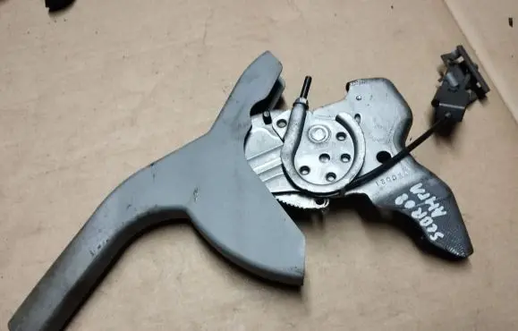 Handbrake/parking brake lever assembly
