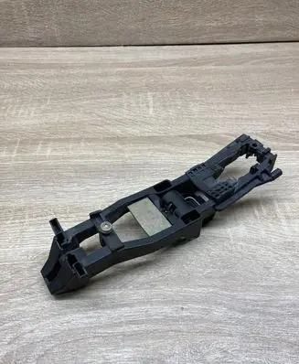 Mercedes-Benz C W203 Front door exterior handle/bracket 2037600134