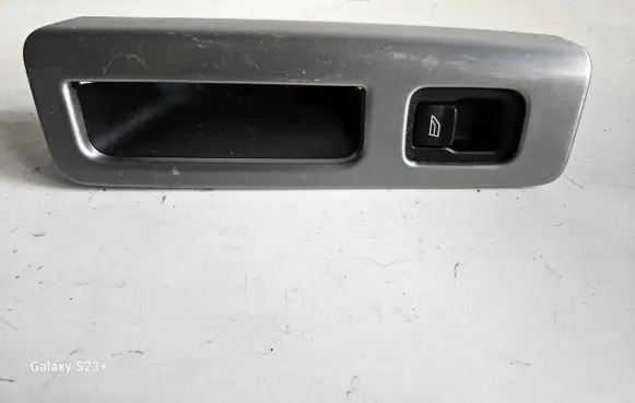 Volvo V50 Electric window control switch 8679681