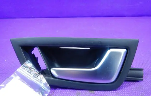 Audi A8 S8 D3 4E Front door interior handle 4E0837020