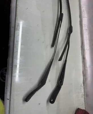 Volvo V60 Front wiper blade arm 30753508 30753509