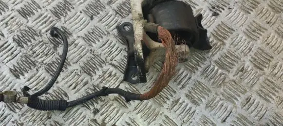 Honda Civic Engine mount bracket