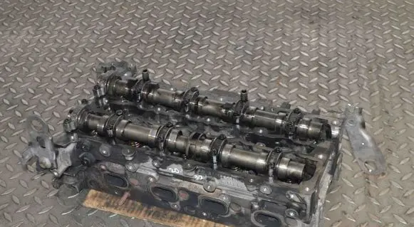 Mercedes-Benz E W212 Engine head R65101625