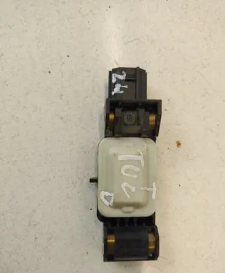 Hyundai Tucson JM Airbag deployment crash/impact sensor 959202E000 SA3200200 0385003035