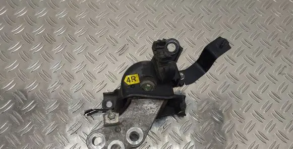 Toyota Verso Engine mount bracket