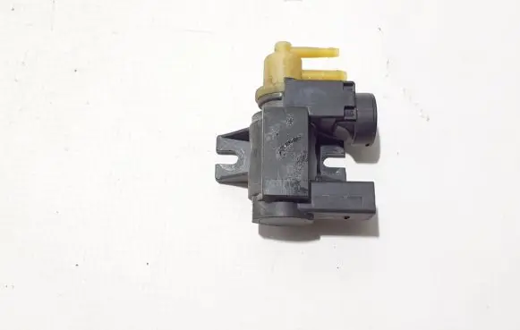 Volvo XC40 Turbo solenoid valve 32257161