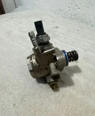 Volkswagen Golf VII Fuel injection high pressure pump 04E127026AG 142353 200116