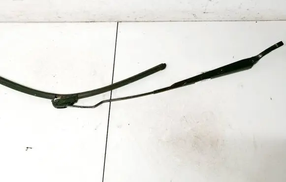 Front wiper blade arm