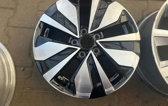 Volkswagen Polo VI R15 alloy rim 