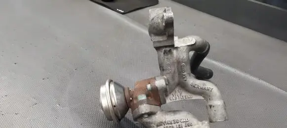 Audi A8 S8 D3 4E EGR valve 057131223