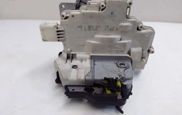 Audi A4 S4 B7 8E 8H Front door lock 8E2837015AA