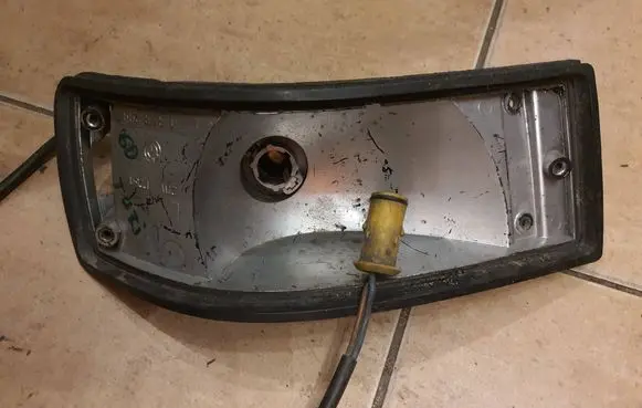 BMW 5 E28 Front bumper turn signal 3371217 1373299 P251