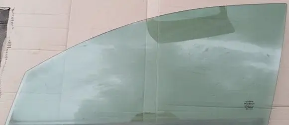 Volvo S40 Front door window glass four-door