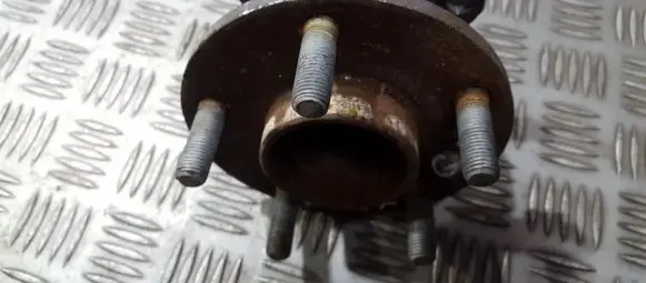 Rear wheel hub