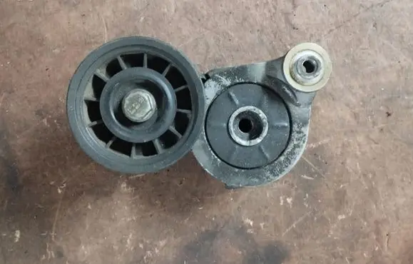 Dodge Durango I Alternator belt tensioner 53030958