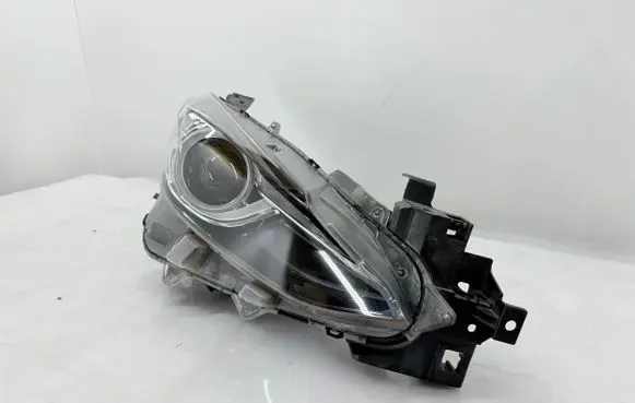 Mazda 3 II Headlight/headlamp BHR251030 201411051756 5898730100