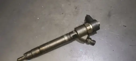 Volvo XC70 Fuel injector 30750283 0445110251 0445110