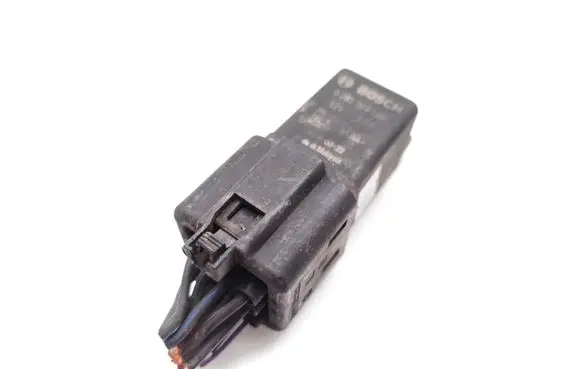 Volkswagen Amarok Glow plug pre-heat relay 4M0907282E