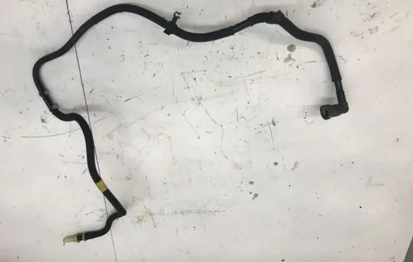 Volvo V50 Fuel line pipe