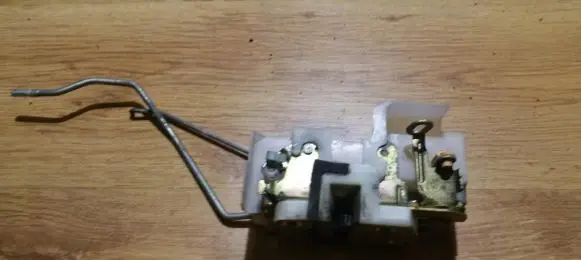 Mazda 323 Front door lock