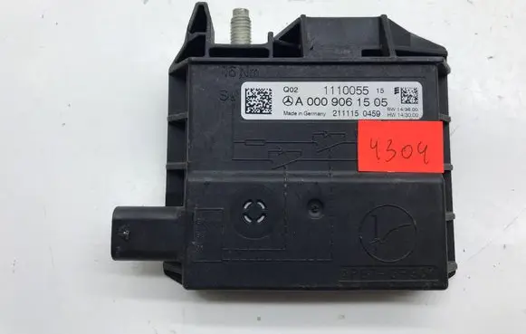 Mercedes-Benz C W205 Battery relay fuse A0009061505 1110055 2111150459