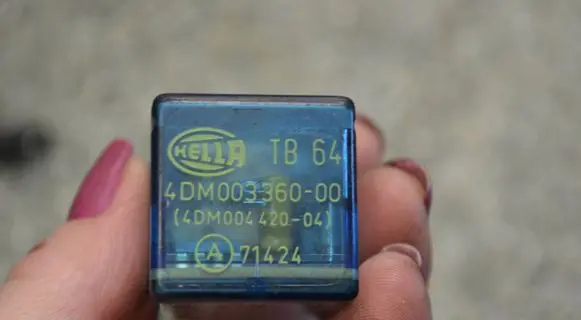 Volkswagen PASSAT B4 Other relay 4DM00336000 4DM00442004 71424