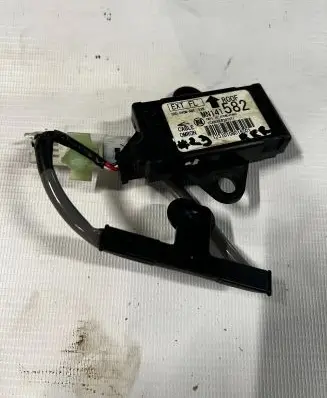 Mitsubishi Lancer Evolution Aerial antenna amplifier MN141582 12310108016501