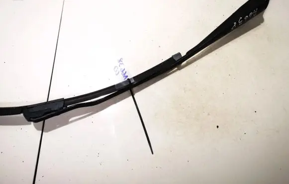 Ford Mondeo Mk III Front wiper blade arm 1s7117526cc