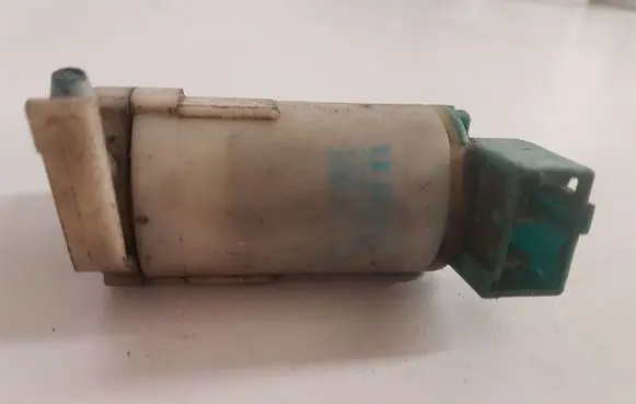 Nissan X-Trail T30 Windscreen/windshield washer pump 2224616A