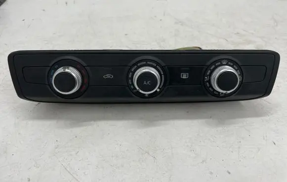 Audi A1 Climate control unit 83A820047