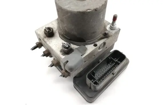 Toyota Corolla Verso E121 ABS Pump 445400F100