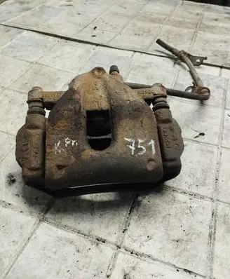 Toyota Auris 150 Front brake caliper