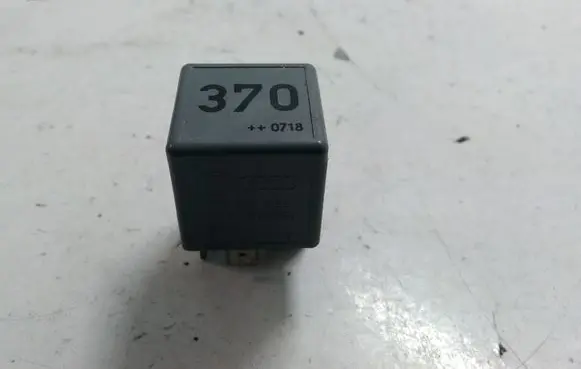 Volkswagen Golf Plus Other relay 8D0951253